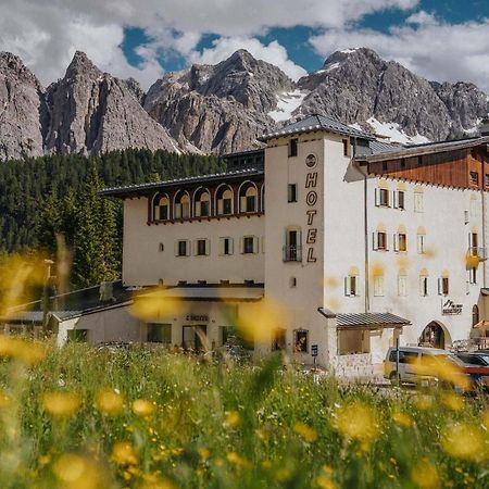 B&B Hotel Passo Tre Croci Cortina コルティーナ・ダンペッツォ エクステリア 写真