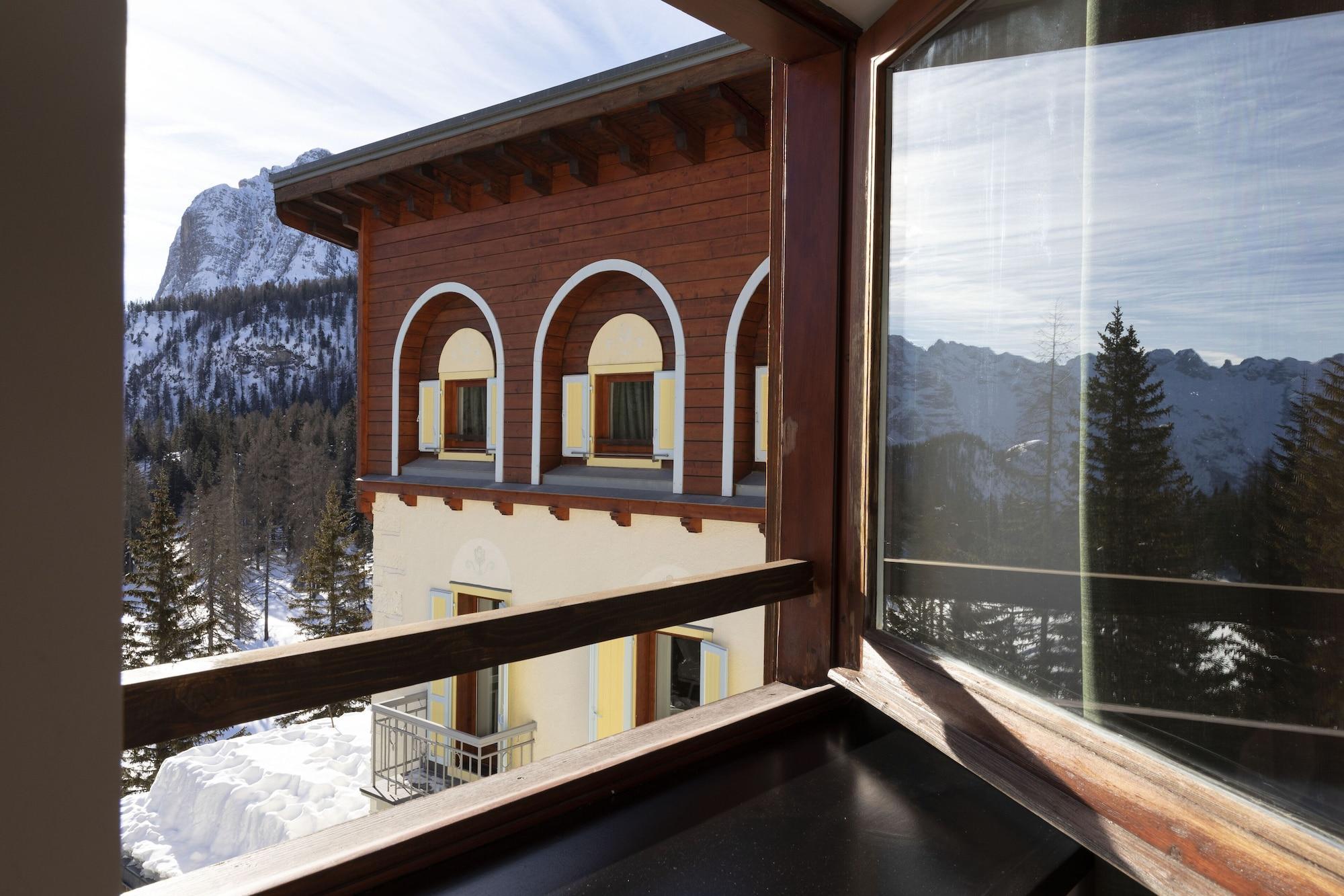 B&B Hotel Passo Tre Croci Cortina コルティーナ・ダンペッツォ エクステリア 写真